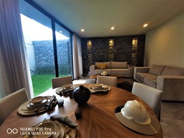 Residencia de 300 M2 de Constr. en Juriquilla, Querétaro.