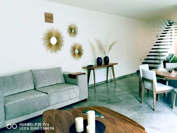 Residencia de 300 M2 de Constr. en Juriquilla, Querétaro.