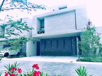 Residencia de 300 M2 de Constr. en Juriquilla, Querétaro.