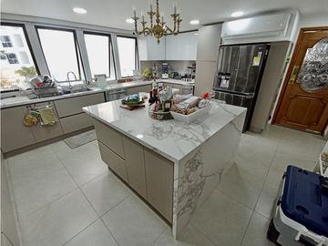 Bocagrande - Venta/Alquiler de exclusivo apartamento con vista.