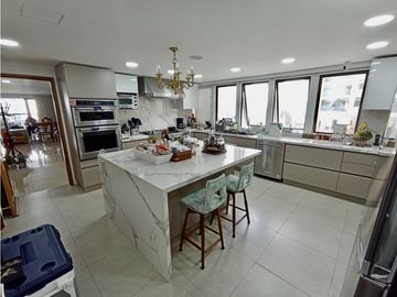 Bocagrande - Venta/Alquiler de exclusivo apartamento con vista.