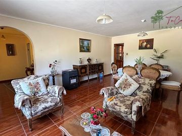 Parcela con 2 casas en arriendo en Peñaflor