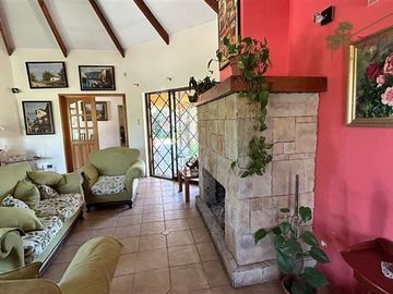 Parcela con 2 casas en arriendo en Peñaflor