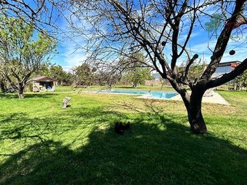 Parcela con 2 casas en arriendo en Peñaflor