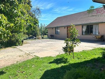 Parcela con 2 casas en arriendo en Peñaflor