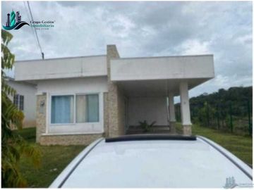 VENDO CASA EN ARRAIJAN PLAYA DORADA 3R