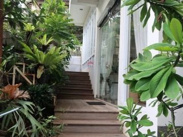 Rumah Homey 3 Lantai Bukit Dago Utara Bandung