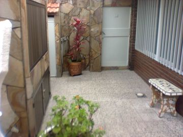 Extraordinaria Casa en zona sur  muy amplia APTA CREDITO !!!!