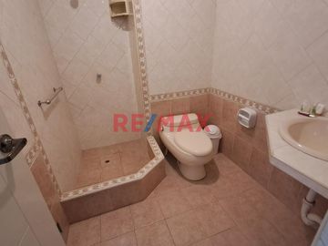 🏡 ¡Descubre tu futuro hogar en Chiclayo! 🌟

Te presentamos este acogedor departamento ubicado en la dirección: Los Cactos 330. Con una moderna const