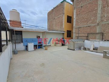 🏡 ¡Descubre tu futuro hogar en Chiclayo! 🌟

Te presentamos este acogedor departamento ubicado en la dirección: Los Cactos 330. Con una moderna const
