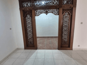 Disewakan Per Tahun Rumah Dekat Pintu Toll Di Menteng Bintaro
