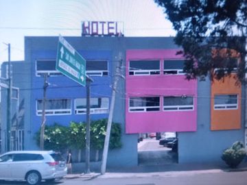 EXCELENTE HOTEL CON 52 HABITACIONES, BAÑOS 53, AVE. TALISMAN, $ 50,000,000 en Tres Estrellas