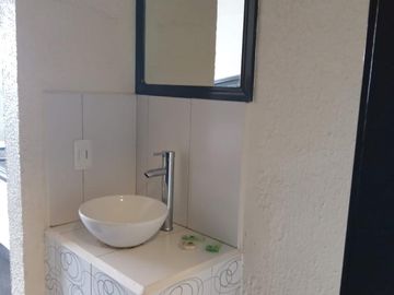 EXCELENTE HOTEL CON 52 HABITACIONES, BAÑOS 53, AVE. TALISMAN, $ 50,000,000 en Tres Estrellas