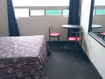 EXCELENTE HOTEL CON 52 HABITACIONES, BAÑOS 53, AVE. TALISMAN, $ 50,000,000 en Tres Estrellas