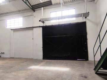 bodega en arriendo en salitre. Cod A2985513