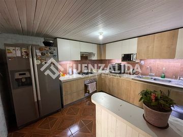 Casa en venta de 4 dorm. en Pudahuel