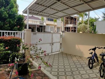 Rumah Hoek Siap Huni di Cluster Aralia Harapan Indah Bekasi
