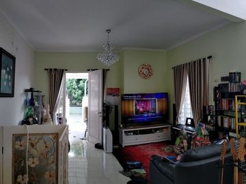 Rumah Hoek Siap Huni di Cluster Aralia Harapan Indah Bekasi