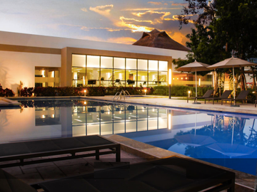 Casa en Residencial con casa club y alberca