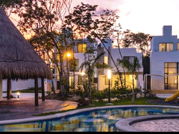 Casa en Residencial con casa club y alberca