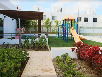 Casa en Residencial con casa club y alberca
