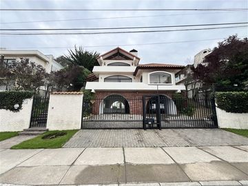 Casa en venta 375 m2 en 745 de terr piscina Concón Montemar