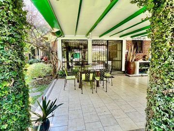 Hermosa Casa de Una Planta en Venta