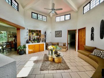 Hermosa Casa de Una Planta en Venta