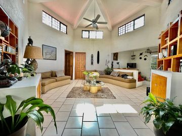 Hermosa Casa de Una Planta en Venta