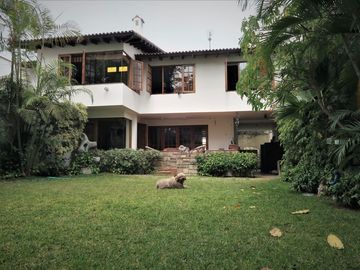 ACOGEDORA CASA EN VENTA EN EXCELENTE UBICACION, AURORA-MIRAFLORES