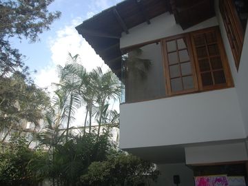 ACOGEDORA CASA EN VENTA EN EXCELENTE UBICACION, AURORA-MIRAFLORES