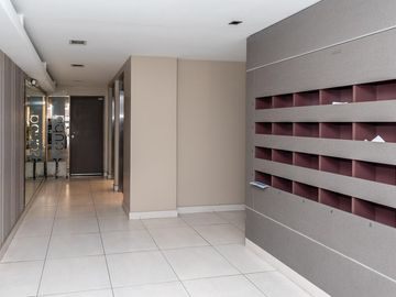VENTA-MONOAMBIENTE ÚLTIMO PISO - QUINCHO Y PARRILLERO -BARRIO ABASTO