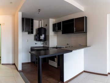 VENTA-MONOAMBIENTE ÚLTIMO PISO - QUINCHO Y PARRILLERO -BARRIO ABASTO