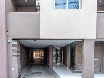 VENTA-MONOAMBIENTE ÚLTIMO PISO - QUINCHO Y PARRILLERO -BARRIO ABASTO