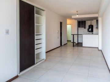 VENTA-MONOAMBIENTE ÚLTIMO PISO - QUINCHO Y PARRILLERO -BARRIO ABASTO