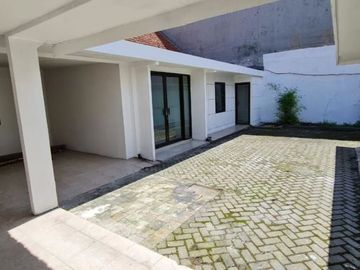 Rumah Usaha Nol Jalan di Polisi Istimewa Hadap Selatan Listrik 16500 VA