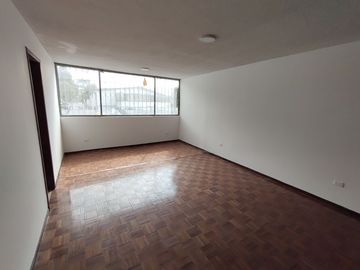 Vendo Excelente Edificio de 4 pisos para vivienda y Oficina en Plena Eloy Alfaro