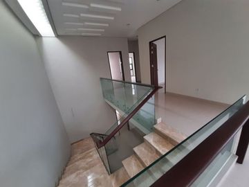 Rumah Luxury Baru Sangat Strategis Di Lengkong Pusat Kota Bandung