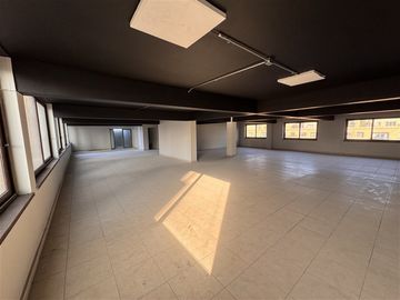 Edificio remodelado en arriendo en Santiago