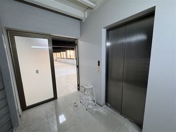 Edificio remodelado en arriendo en Santiago