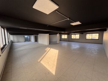 Edificio remodelado en arriendo en Santiago