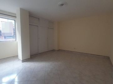 apartamento en arriendo en calasanz. Cod A2459