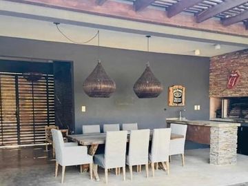 Espectacular casa en Altos de Pilar