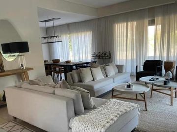 Espectacular casa en Altos de Pilar