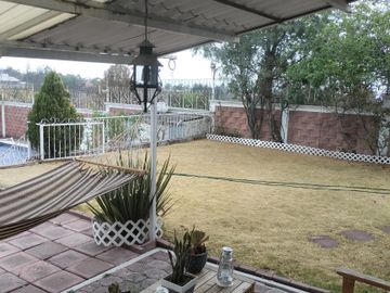 VENTA Casa de campo, alberca, cancha de tenis, amplio jardin.