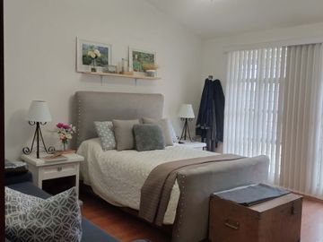 VENTA Casa de campo, alberca, cancha de tenis, amplio jardin.