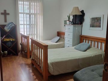 VENTA Casa de campo, alberca, cancha de tenis, amplio jardin.