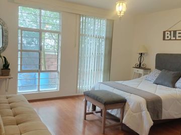 VENTA Casa de campo, alberca, cancha de tenis, amplio jardin.