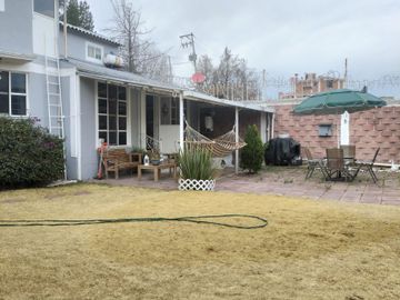 VENTA Casa de campo, alberca, cancha de tenis, amplio jardin.