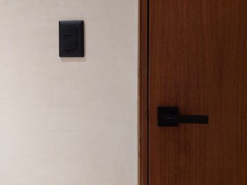 Condo de doble altura, alberca privada y patio de 40 m2, en dos niveles, galeria